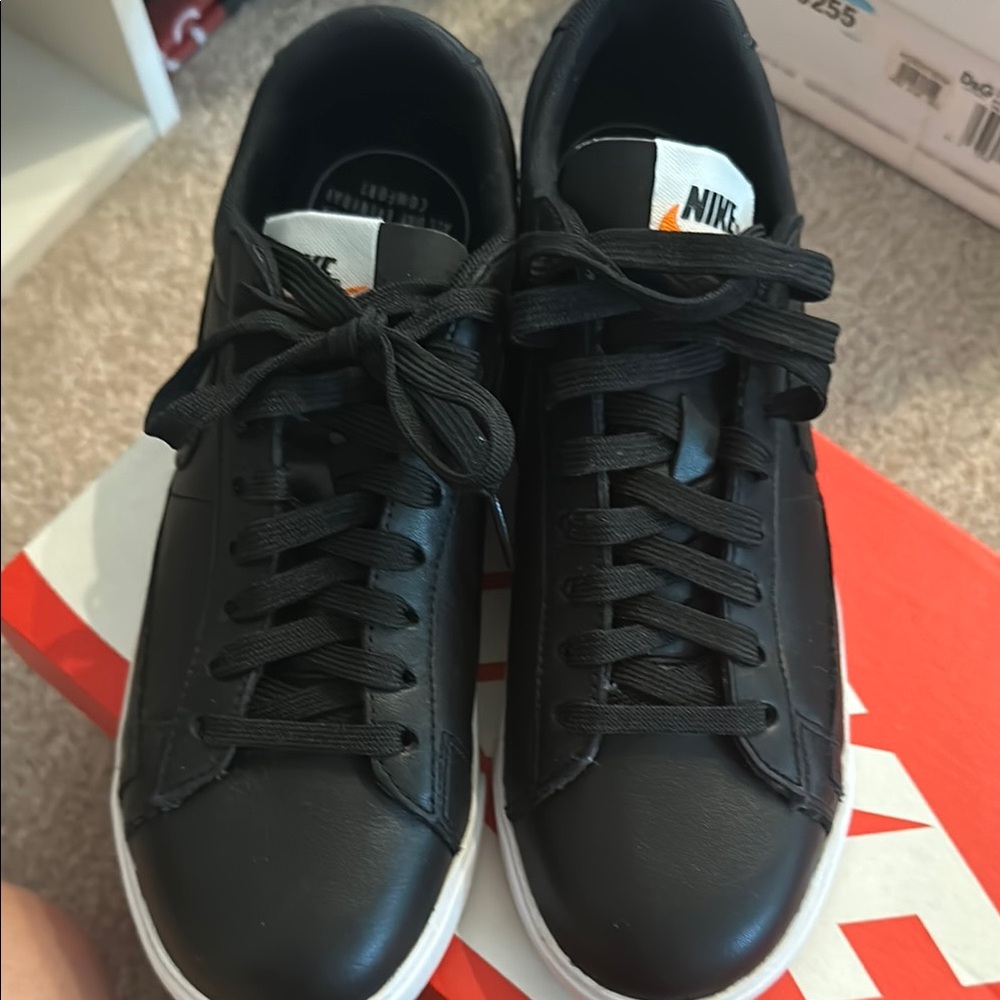 Nike Black Sneakers Sleek Minimalist Design